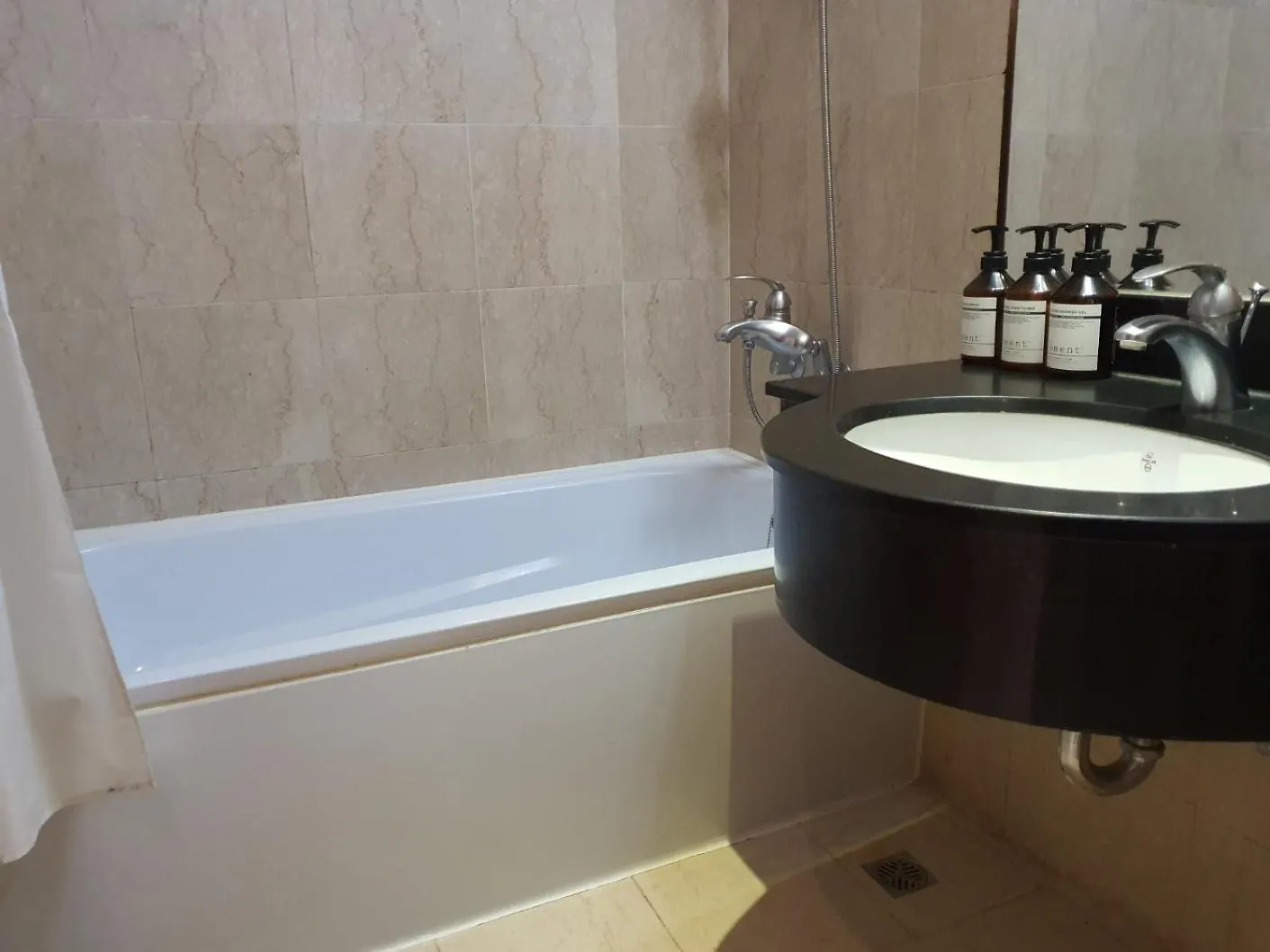 ***  Karak Tourist Hotel Seoul South Korea